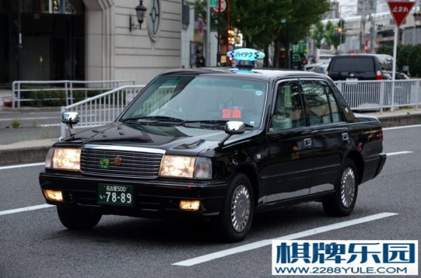 为什么日本街头好多老皇冠出租车油耗不高吗